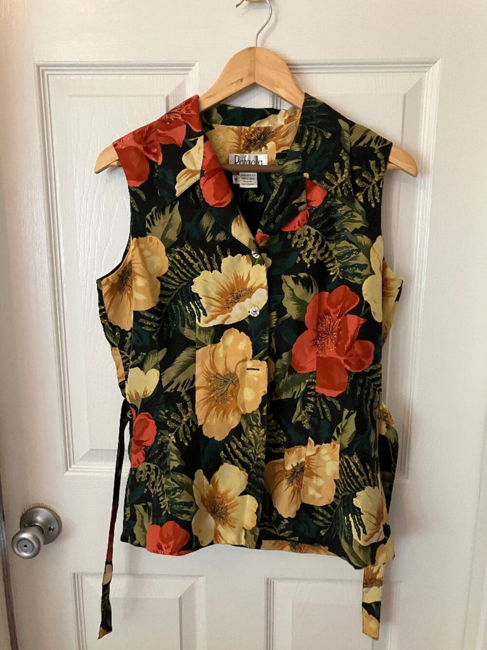 VTG RAFAELLA Ladies' Blouse/Top Multi-color floral print Collar Sleeveless Sz 8